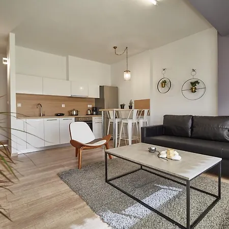 Luxury In شقة سالونيك